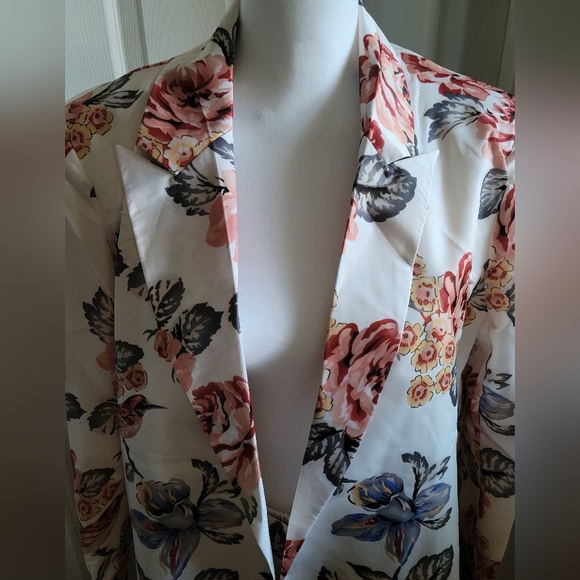 Floral blazer pant set - Picture 5 of 8